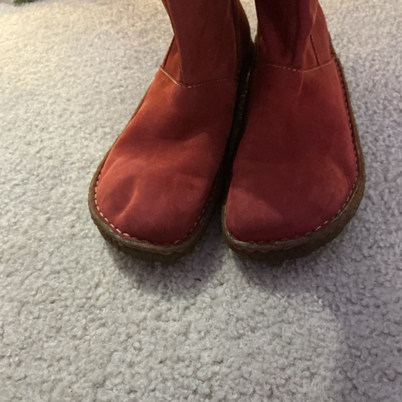 Born Red Suede Winter Boots - Picture 7 of 8